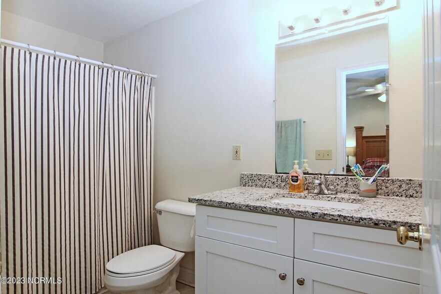 Hall Bathroom - 4316 McClelland Dr