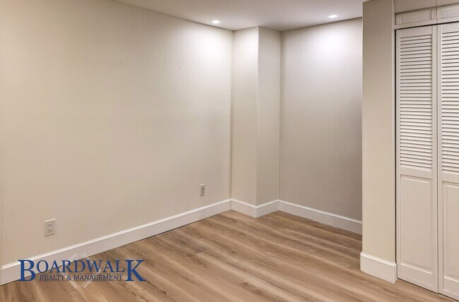 Building Photo - Modern Living Meets Mountain Lifestyle in Sandy