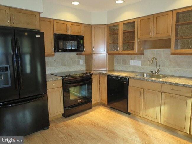 Building Photo - 32 Crofton Commons