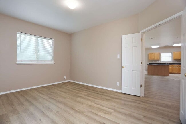 Building Photo - 14514 Redwood Valley