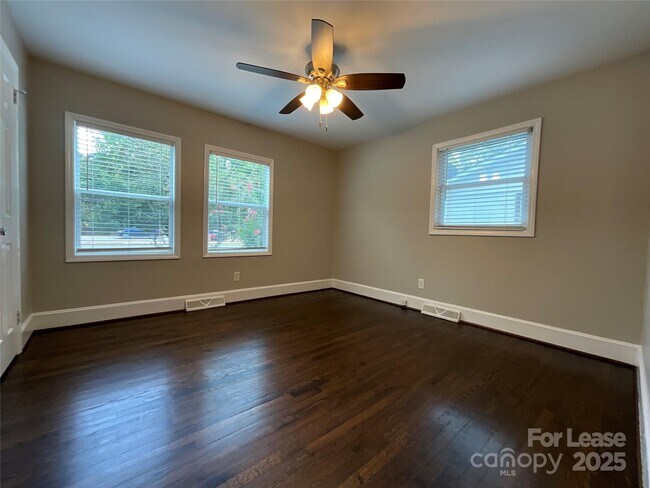 Building Photo - 2014 Eastway Dr