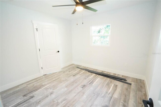 Building Photo - 5817 Dartmouth Ave N