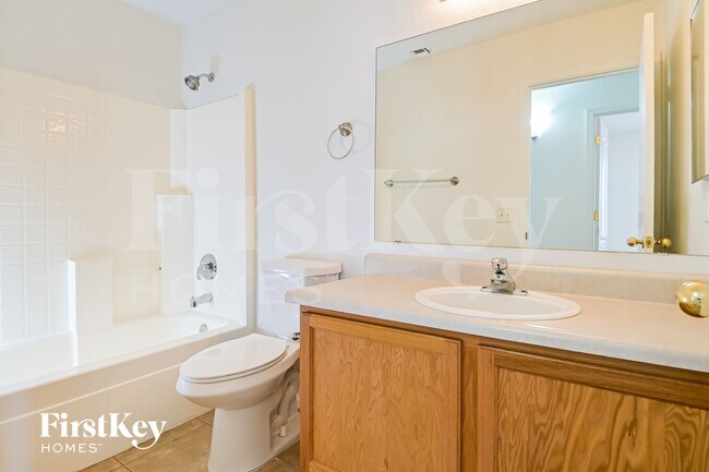Building Photo - 2367 W Rousseau St