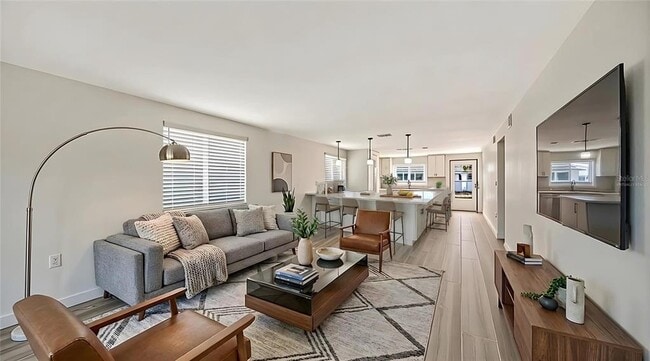 Building Photo - 909 Spanish Dr N