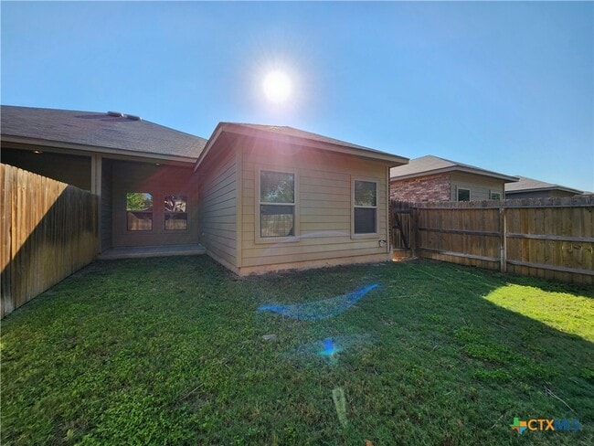Building Photo - 1221 FM306