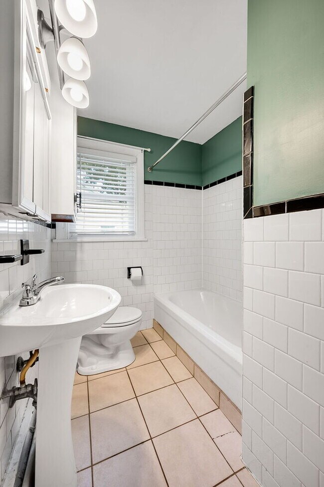 Building Photo - Charming 3-Bedroom, 1 Bath Home located in Sandston-$1750/Mo