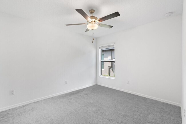 Building Photo - Like New 3/2 in Wimauma