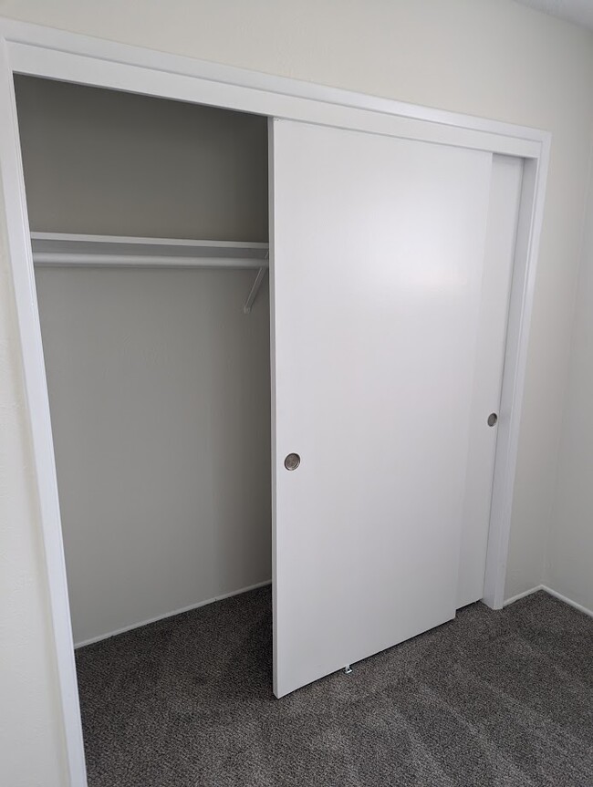 Large closets /both bedrooms - 220 Melrose Dr