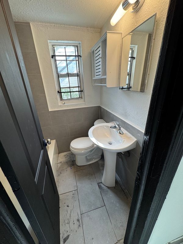 Building Photo - 929 W 27th St