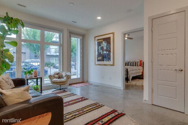 Building Photo - 1 br, 1 bath Condo - 703A Cleo Miller Drive