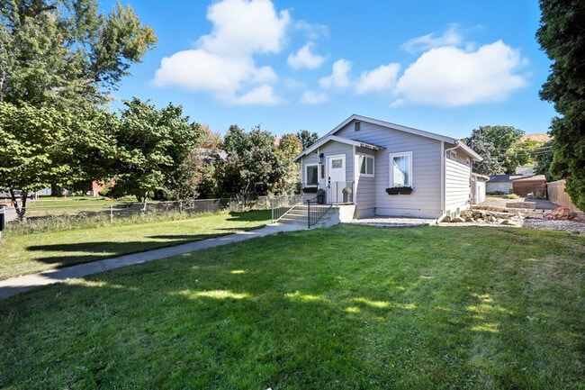 Building Photo - 1123 Prosser Ave