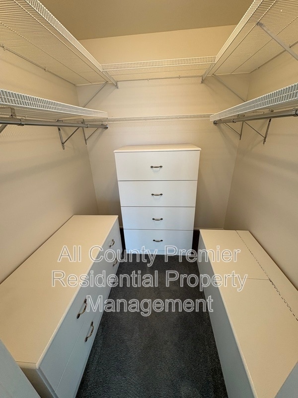 Building Photo - 409 Hidden Village Dr