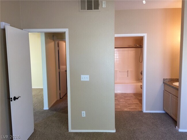 Building Photo - 8250 N Grand Canyon Dr