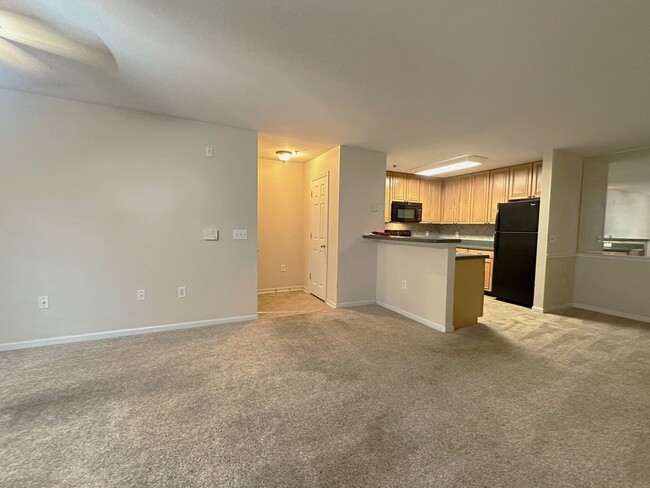Building Photo - Gated community!  Amenities Galore! Close ...