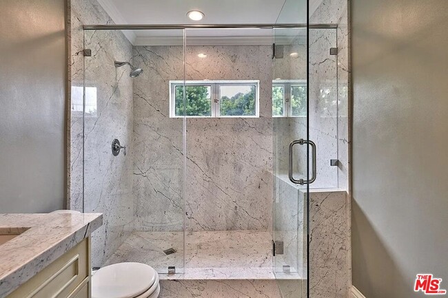 Building Photo - 515 S Van Ness Ave