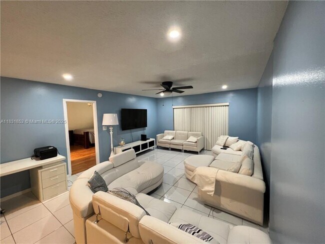 Building Photo - 6101 N Falls Cir Dr