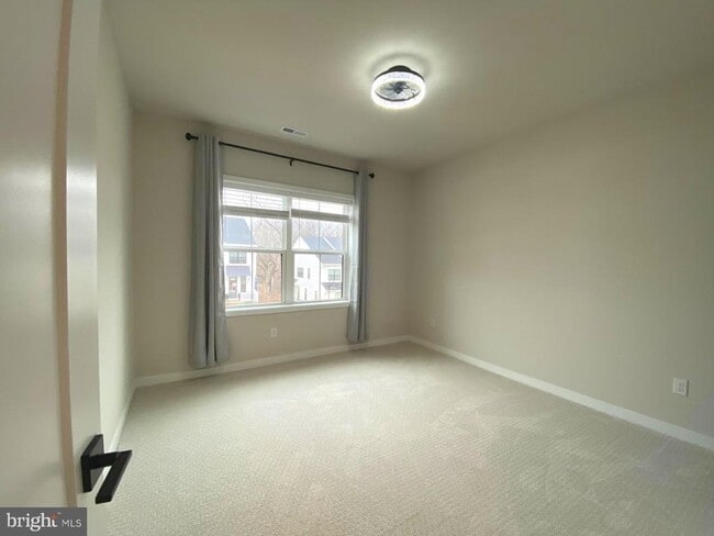 Building Photo - 72 Alroy Rd