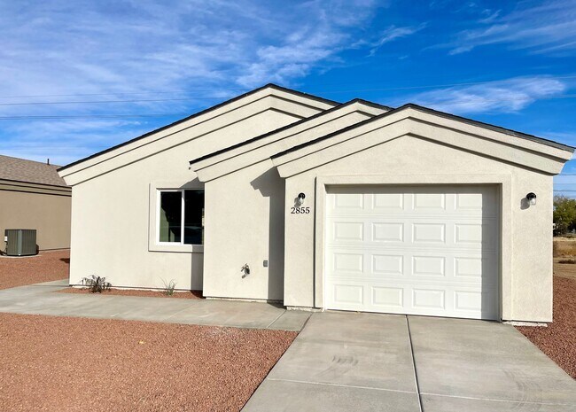 Building Photo - Cute home built in 2023 with garage and la...
