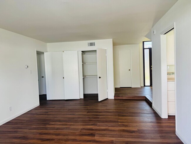 Building Photo - Ideal Multigenerational Home with Separate Downstairs Bedroom and Bath