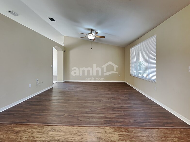 Building Photo - 10527 Juliano Dr