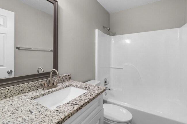 Building Photo - 931 Poppy Dr
