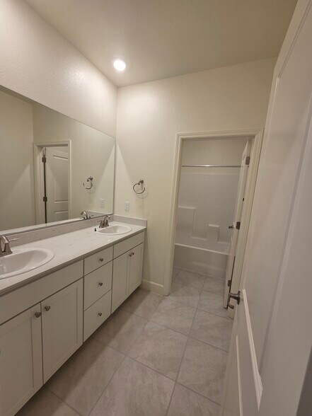 Building Photo - 1723 Eagle Landing Dr