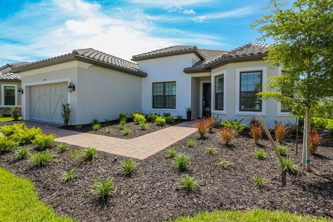 Building Photo - BRAND NEW** STUNNING POOL HOME**PROFESSIONALLY DECORATED**3 BEDS + DEN/ 3 FULL BATHS***ESPLANADE ...