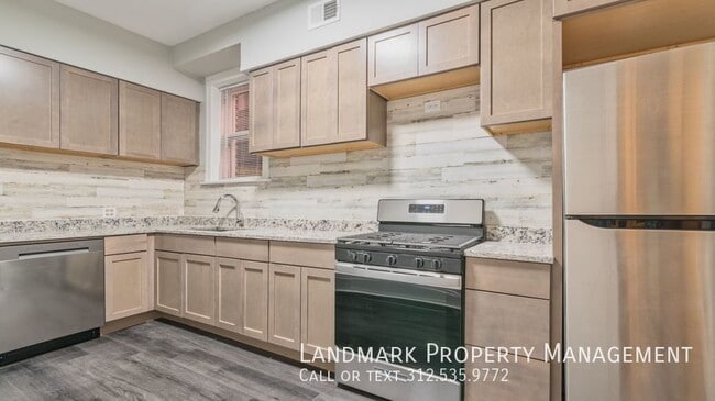 Building Photo - 2132 W Haddon-Unit 2