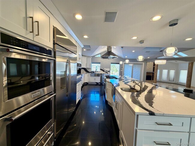 Building Photo - 5 Glen Hill Ct