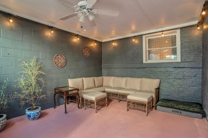 Building Photo - 121 W Hall St