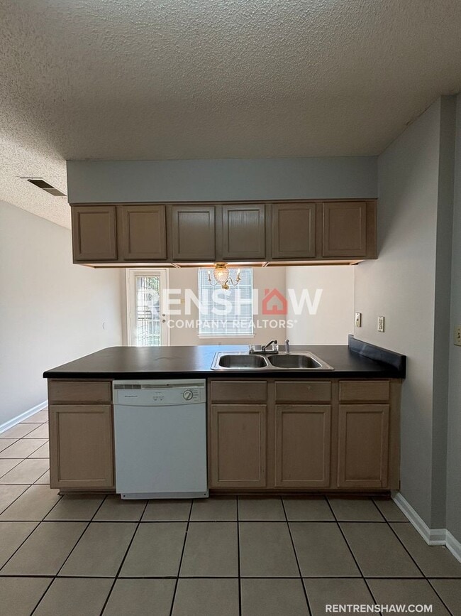 Building Photo - Text the Leasing Team at 901-820-4367 to S...
