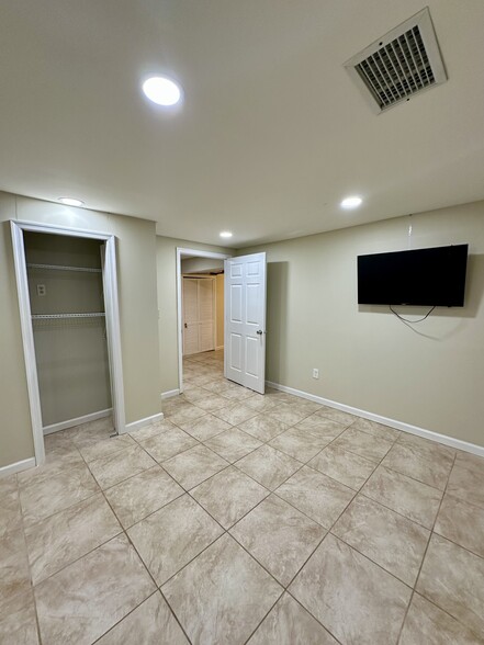 Room 1 - 8500 Magnolia Dr