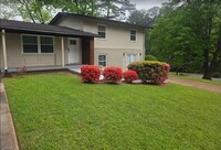 Building Photo - 1675 Bouldercliff Ct SE