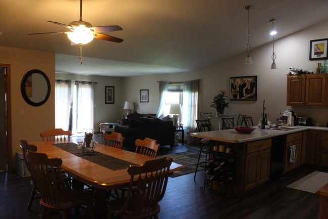 Building Photo - 1731 Crooked Ave