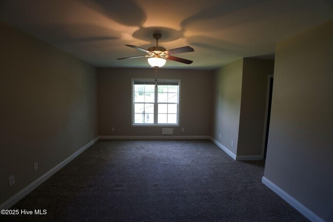 Building Photo - 116 Navy Blue Dr
