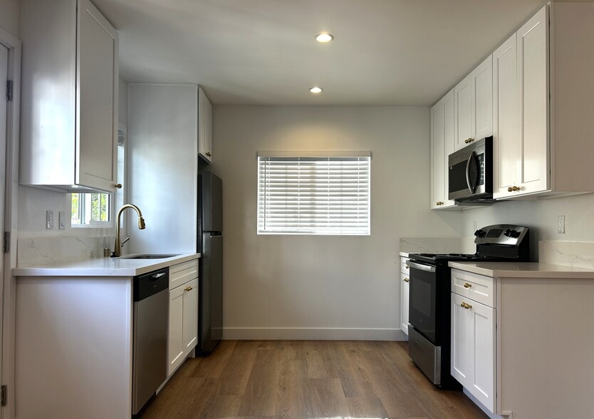 Building Photo - 10435 Ashton Ave