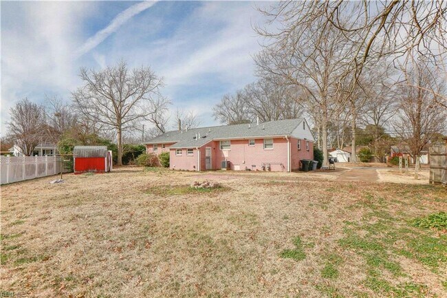 Building Photo - Hampton Duplex 2bed 1 bath