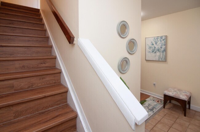 Building Photo - 609 Watersedge Dr