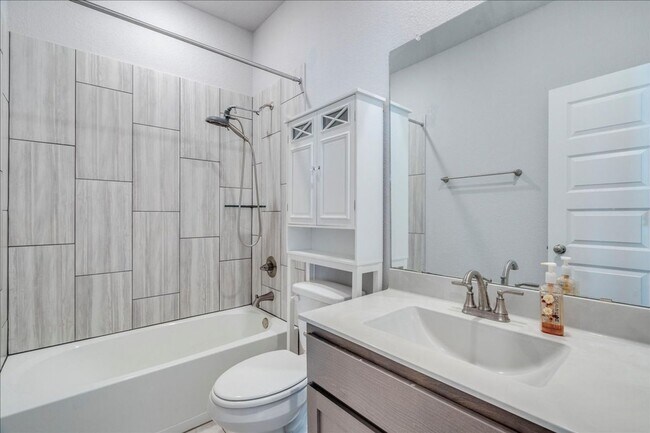 Building Photo - Amazing home ready to move in!