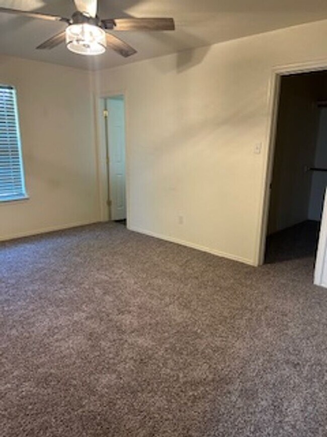 Building Photo - 2305 Upland Bend Dr