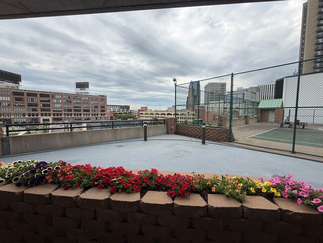 Building Photo - Condo DT Saint Paul 2 Bedroom 2 Bath-Enjoy sitting on a patio and enjoy the views