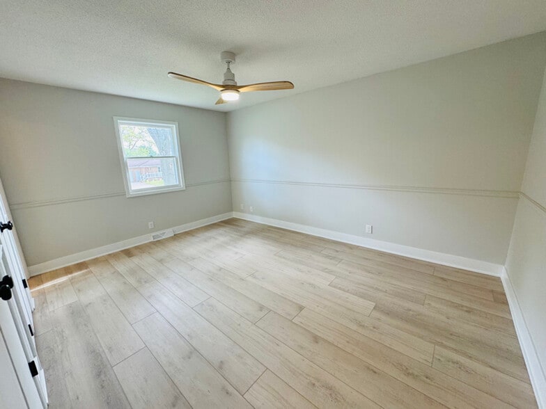 Building Photo - 5800 Ponderosa Dr