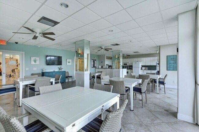 Building Photo - 9940 S Ocean Dr