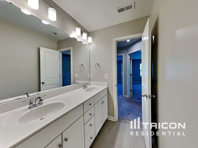 Building Photo - 1717 Marita Dr