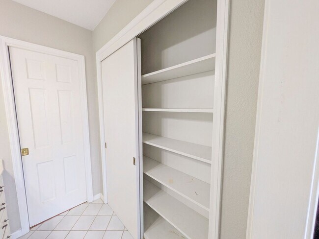 Building Photo - 6510 Daisy Dr