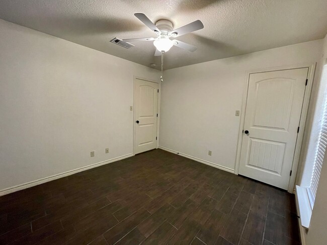 Building Photo - 5690 Nicole Ln