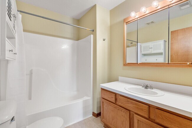 Building Photo - 2536 Eagles Cir