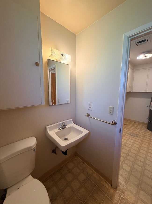 Building Photo - Just listed! Well maintained home in great location!