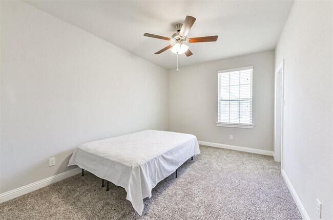 Building Photo - 18311 Harmony Bluff Ln