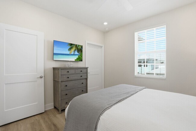 Building Photo - Fully Furnished 3 Bedroom, 3.5 Bath Townhome